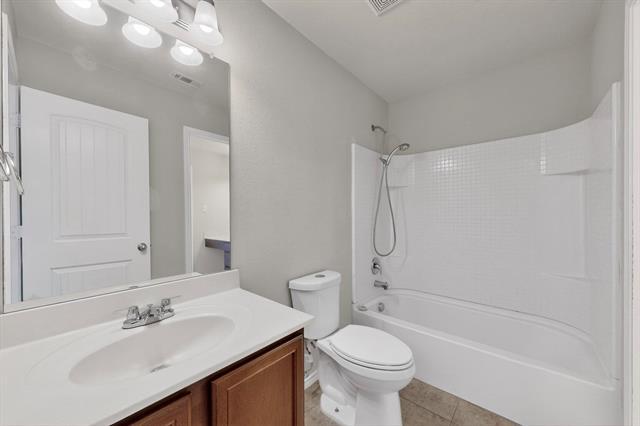 Building Photo - 2224 Loreto Dr