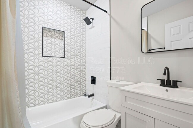 Building Photo - 1467 Ryan St SW