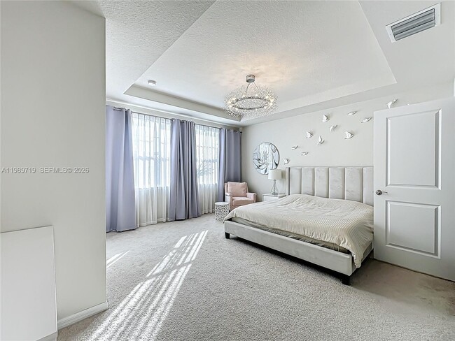 Building Photo - 1240 Eucalyptus Dr