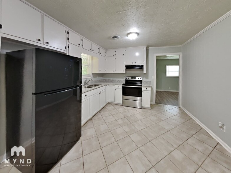 Building Photo - 1638 Atherton Dr