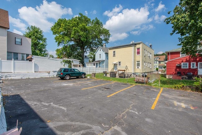 Building Photo - 151 Laurel Ave