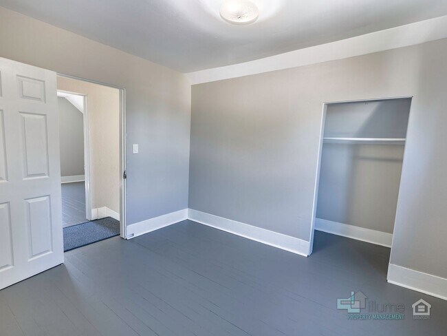 Building Photo - Charming 2-Bedroom Home with Private Yard ...