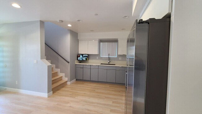 Building Photo - 84(142-144 1/2)