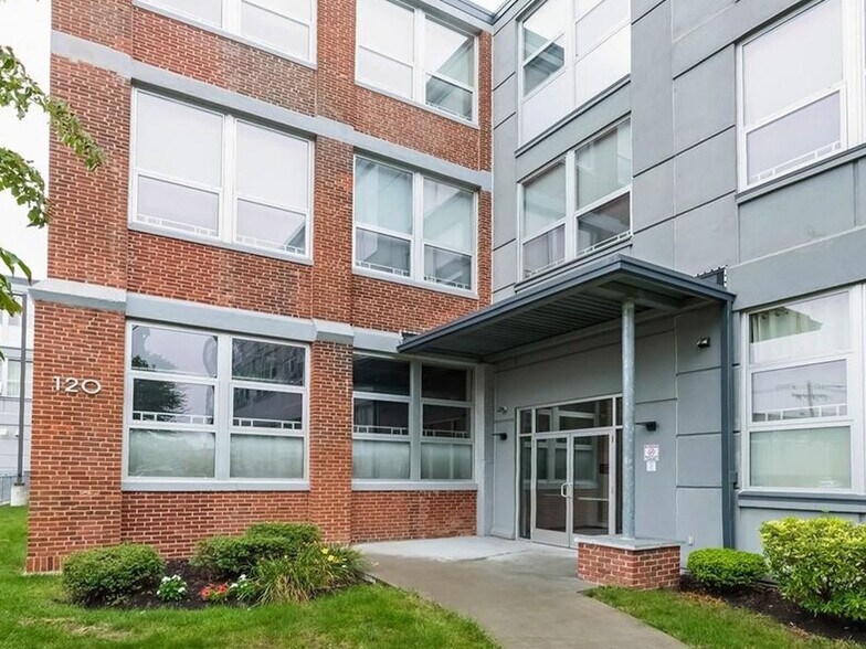 Building Photo - 120 Holmes St