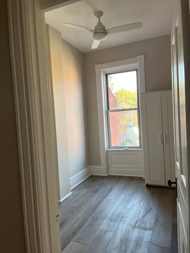 Building Photo - 1936 Arsenal St