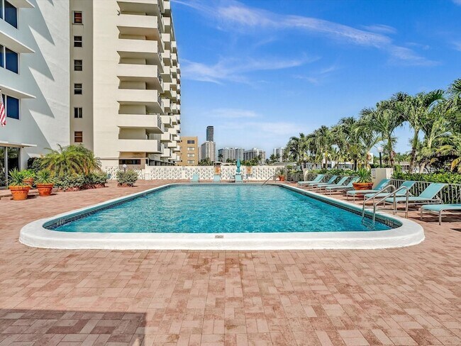 Building Photo - 401 Golden Isles Dr