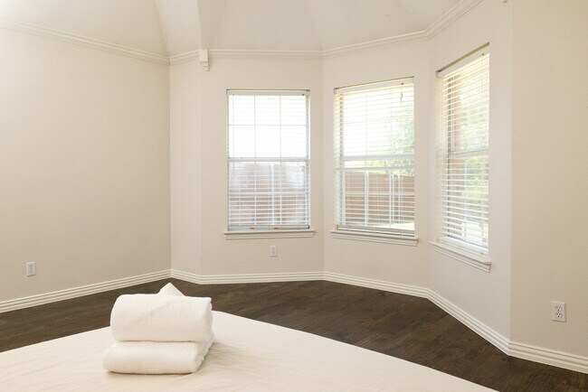 Building Photo - 2524 Coffey Dr