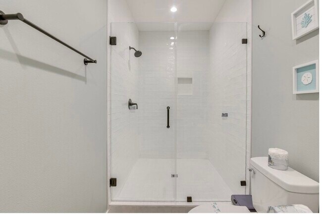Building Photo - 1049 Sunset Cir