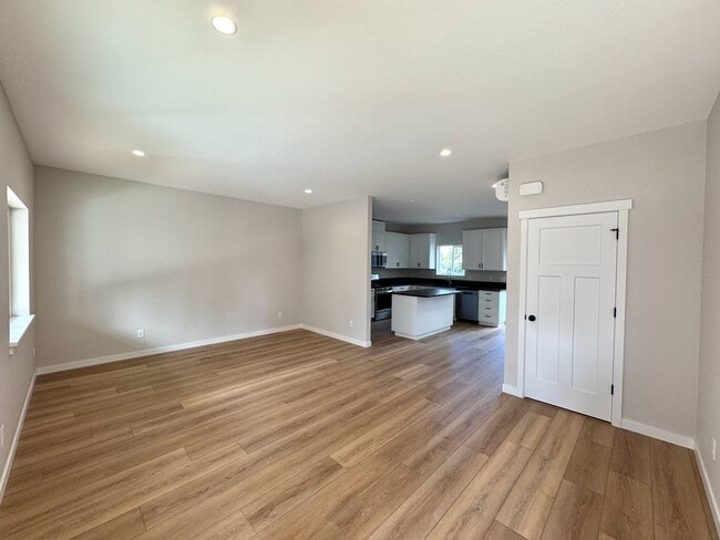 Building Photo - Newly Built 3 Bed, 2.5 Bath Cottage Homes with Washer & Dryer