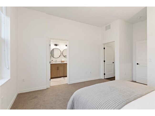 Building Photo - 366 Magnolia Ln