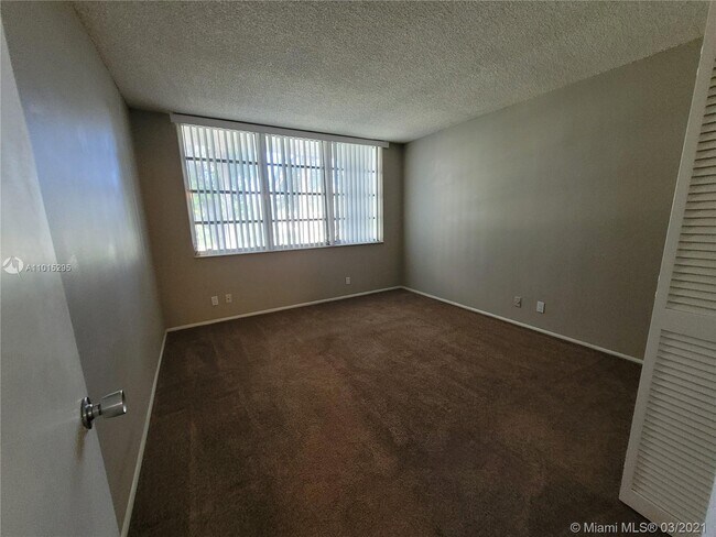 Building Photo - 4261 W Palm Aire Dr