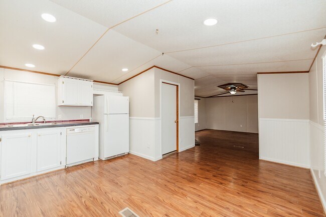 Building Photo - 4680 Hardy Adams Rd