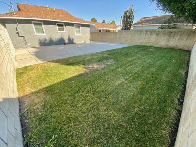 Building Photo - 3730 Ruthbar Dr