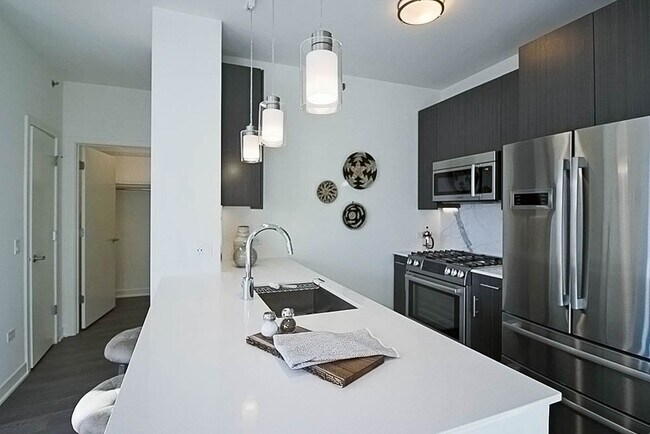 Building Photo - 468 N Park Dr