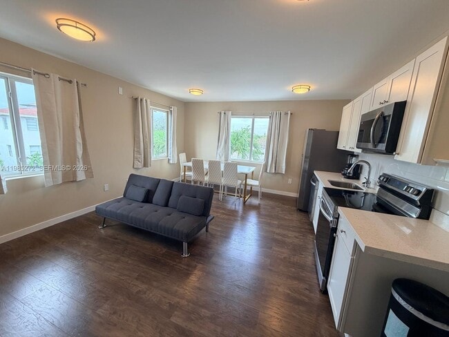 Building Photo - 943 79th Terrace