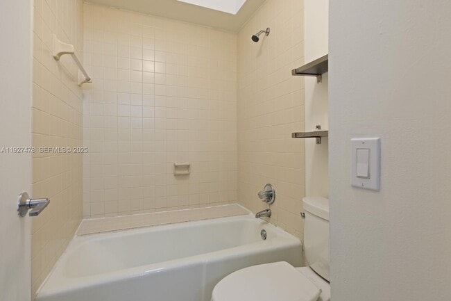 Building Photo - 3028 Center St