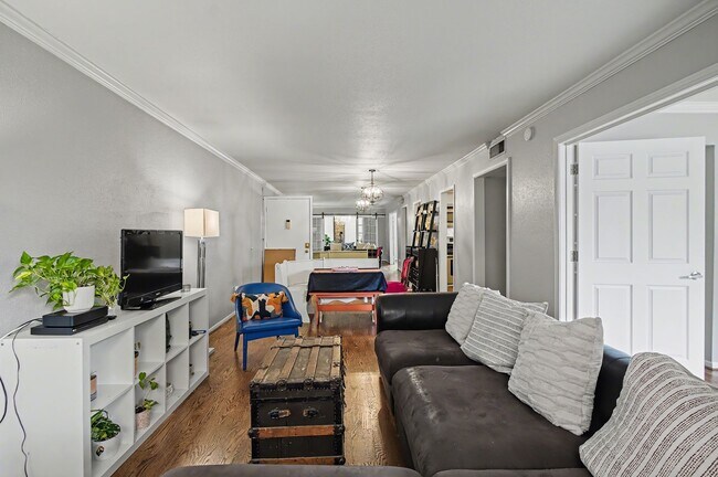 Building Photo - 7575 Katy Fwy