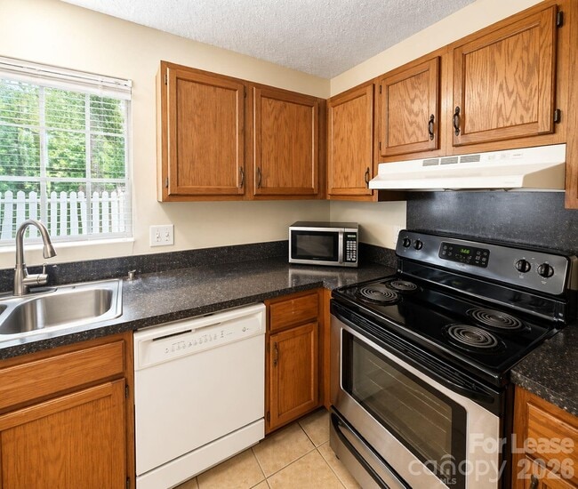 Building Photo - 9456 Lexington Cir