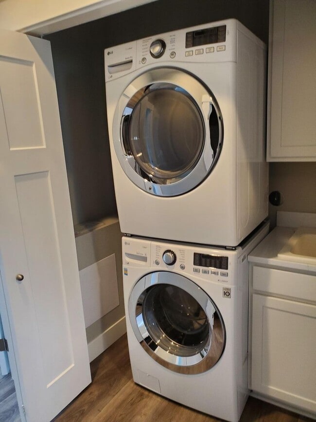 Building Photo - Craftsman 1 Story Zero Step House