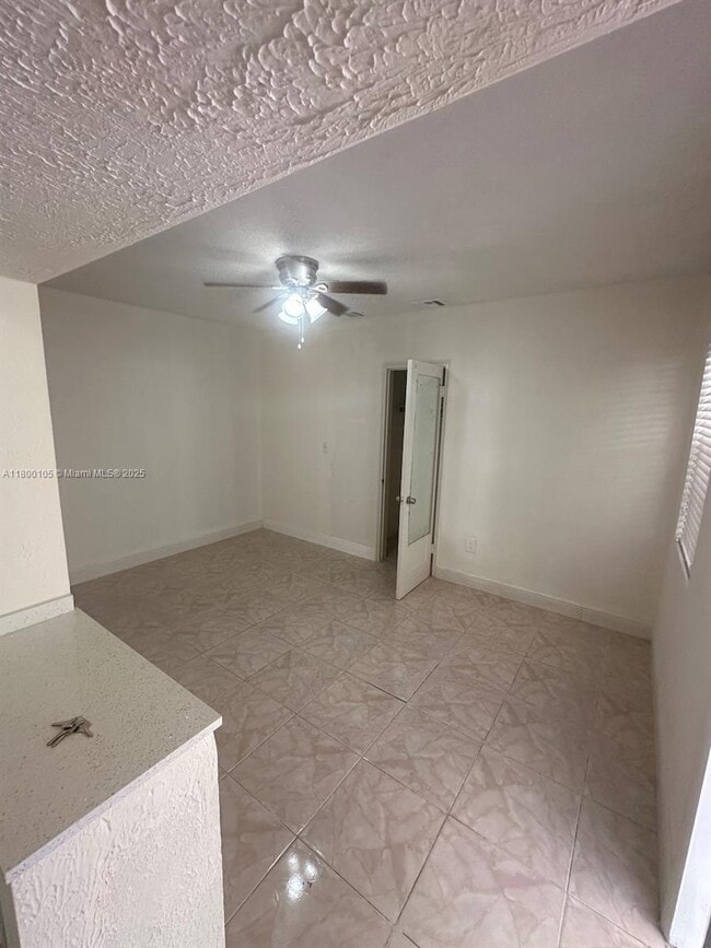 Building Photo - 450 NW 40th Ct
