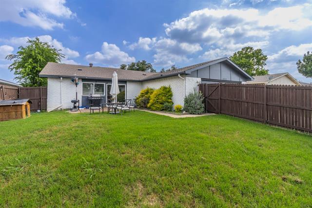 Building Photo - 5049 Roberts Dr