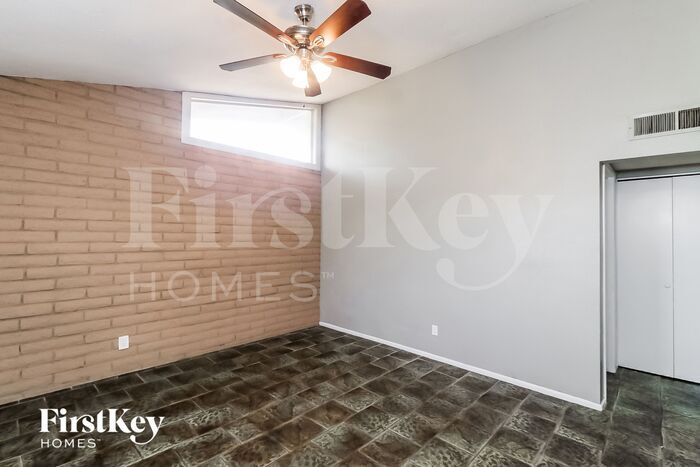 Building Photo - 3320 S Margo Dr