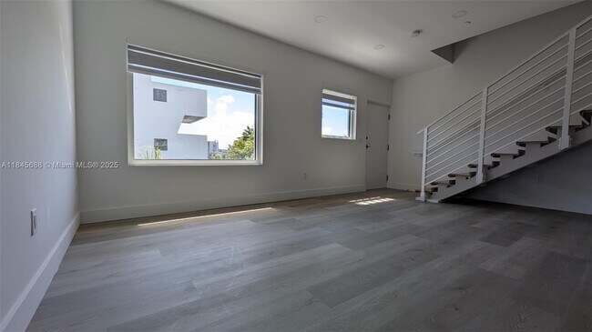 Building Photo - 816 84th St