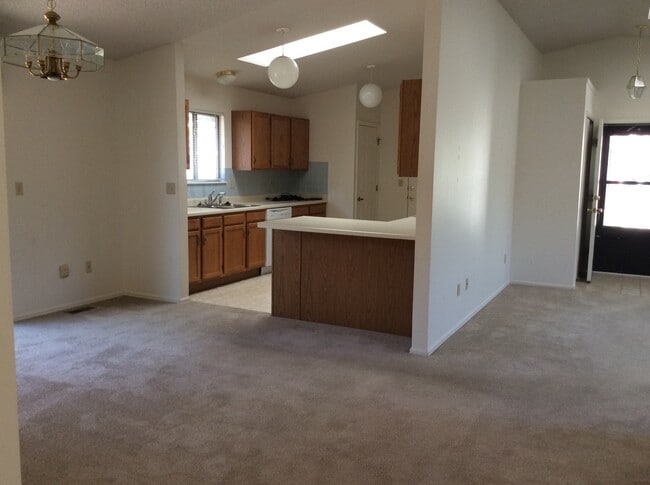 Building Photo - Beautiful Home in Brookdale Skyline Community!