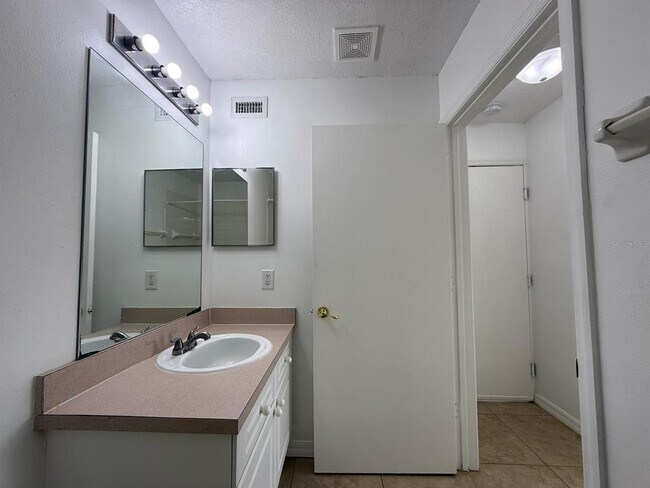Building Photo - 316 Mango Dr