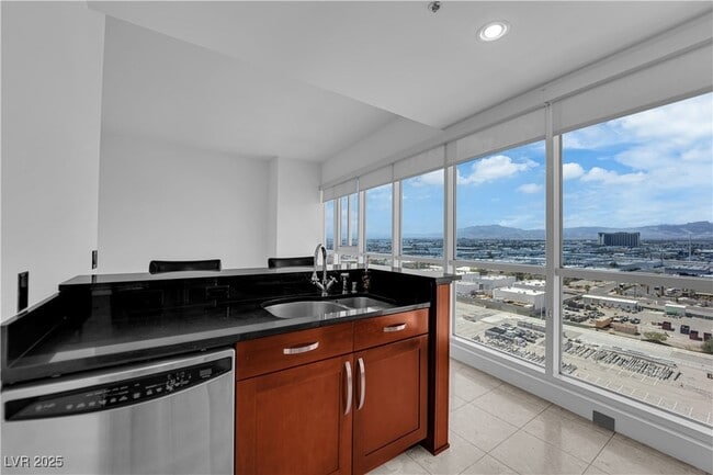 Building Photo - 4575 Dean Martin Dr