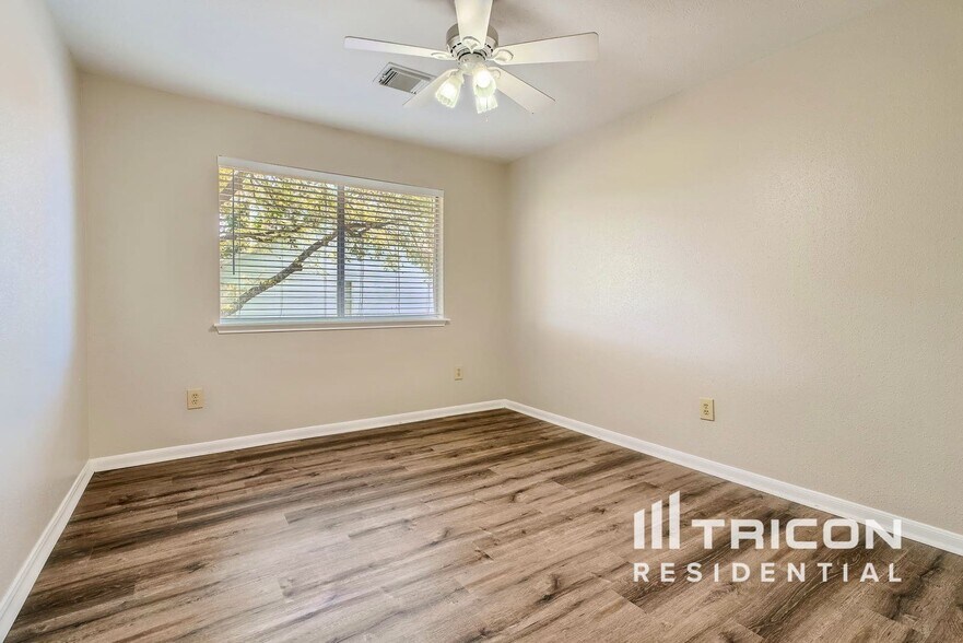 Building Photo - 5911 Klamath Falls Ct