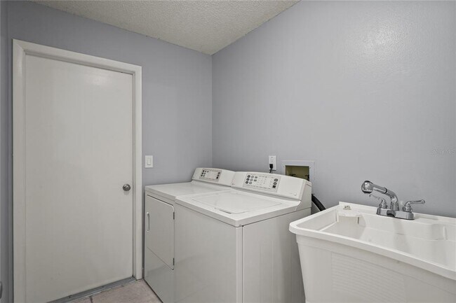 Building Photo - 2502 Indigo Dr
