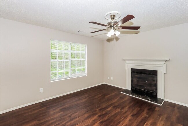 Building Photo - 1505 Chelsea Downs Dr NE