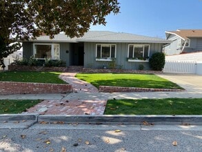 Building Photo - Beautiful Home in the Ventura Foothills