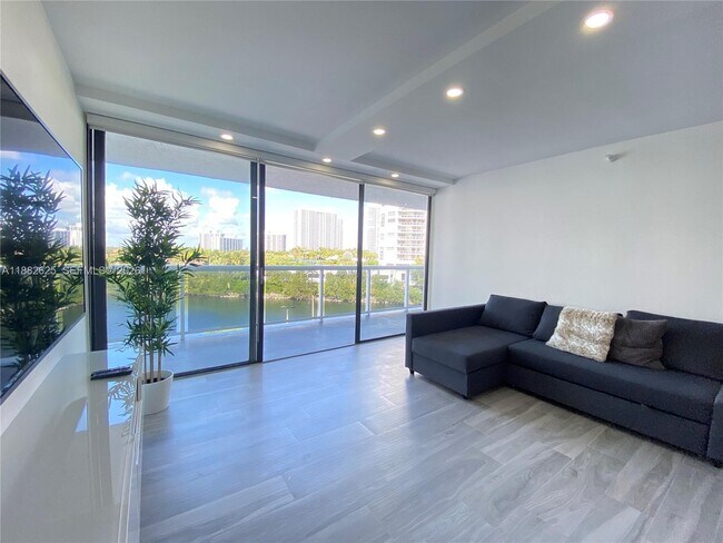 Building Photo - 20515 E Country Club Dr