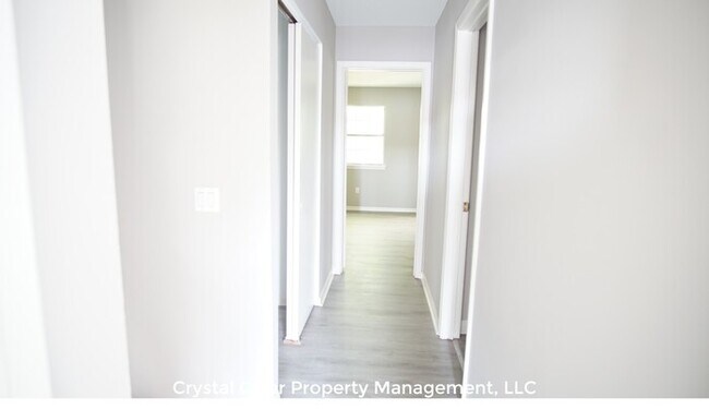 Building Photo - Large 2 bed 1.5 bath in Christiana School ...