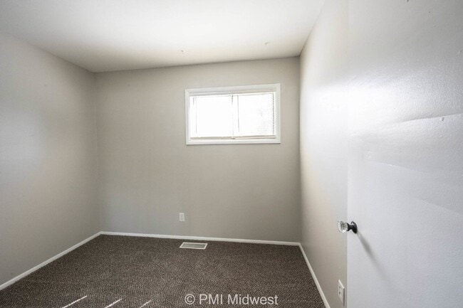 Building Photo - 3748 N Hawthorne Ln