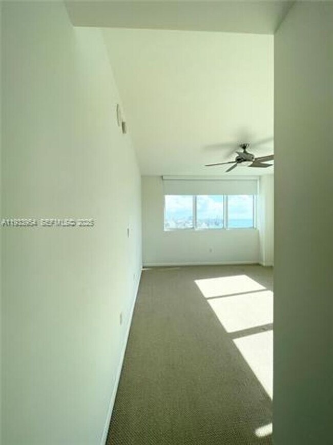 Building Photo - 253 NE 2nd St