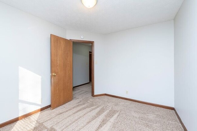 Building Photo - 3 Bedroom 2 Full Bath Ranch in Peaceful Geist Valley Estates