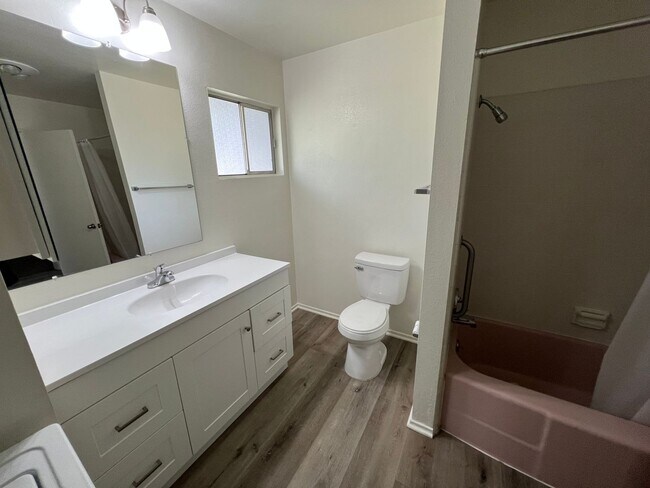 Building Photo - 25250