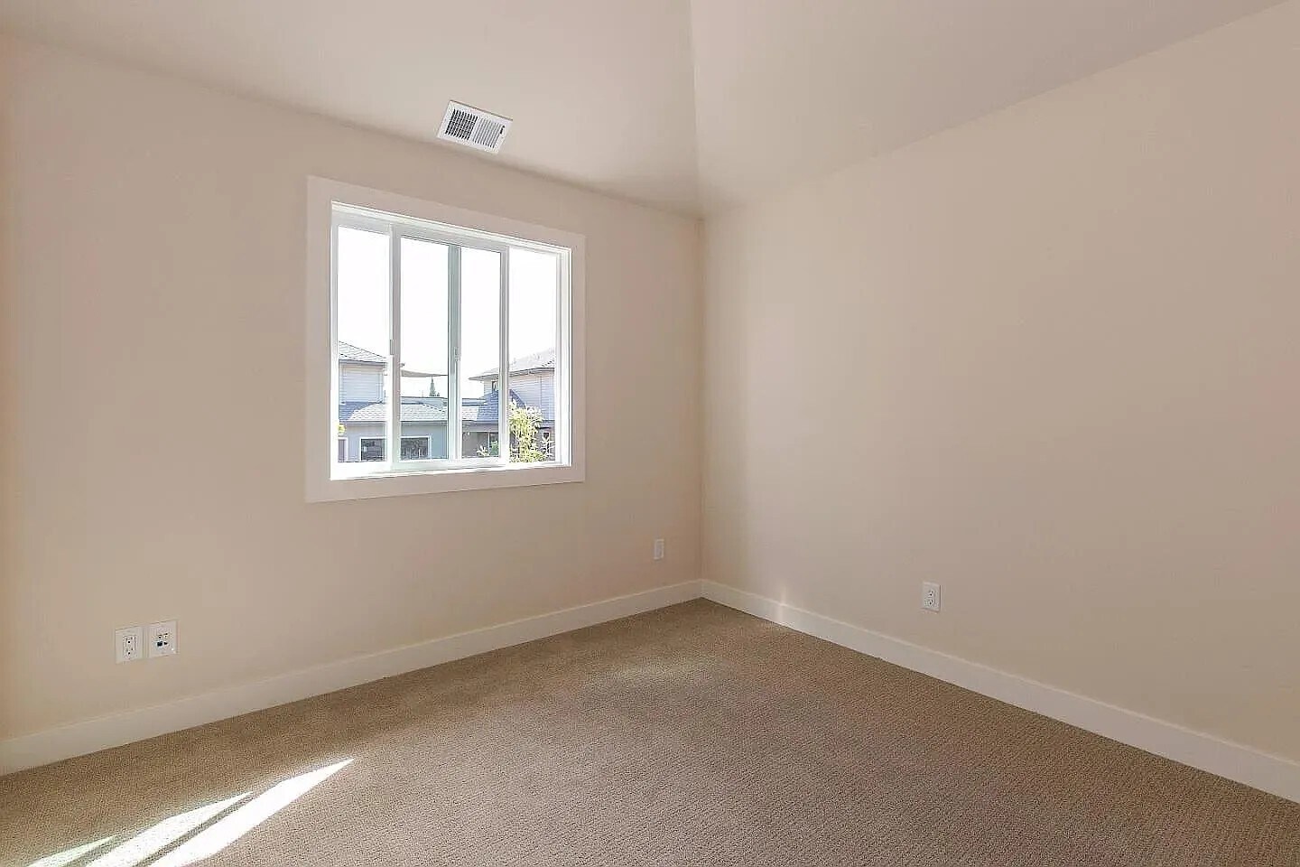Building Photo - 764 Hillcrest Dr