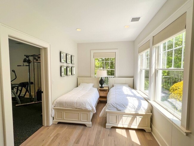 Building Photo - 118 Water Mill Towd Rd