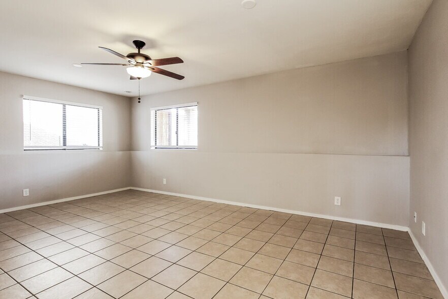 Building Photo - 1226 W Seashore Dr