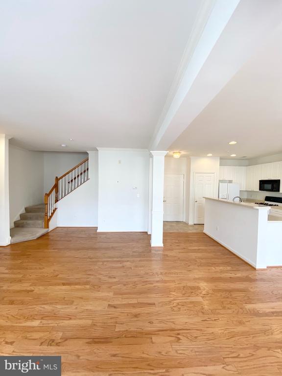 Building Photo - 2663 Manhattan Pl