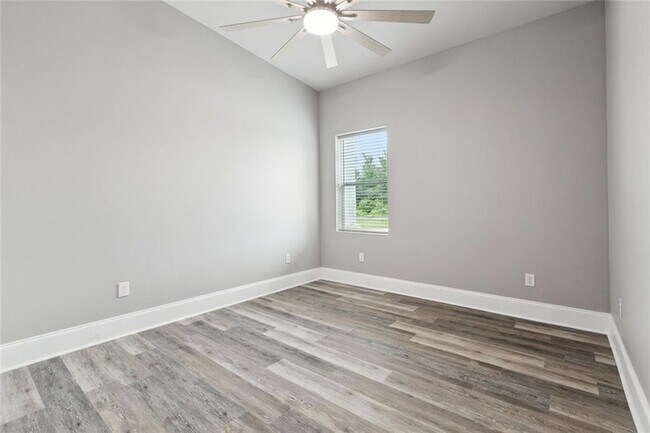 Building Photo - 1400 Woodland Hwy