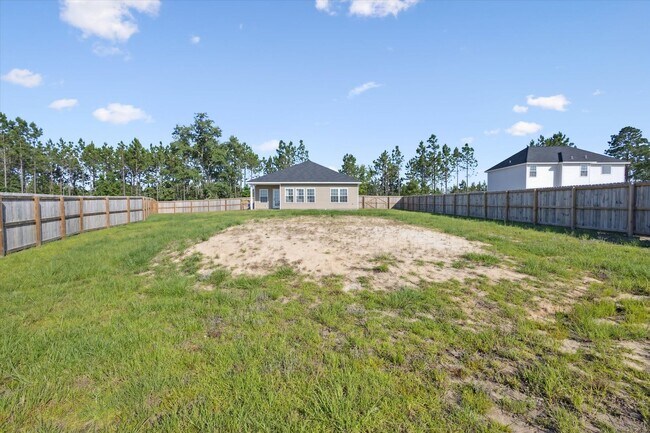 Building Photo - AVAILABLE JULY 2025 [PET FRIENDLY]