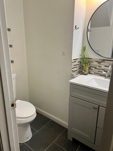 Building Photo - 1062 Marina Dr