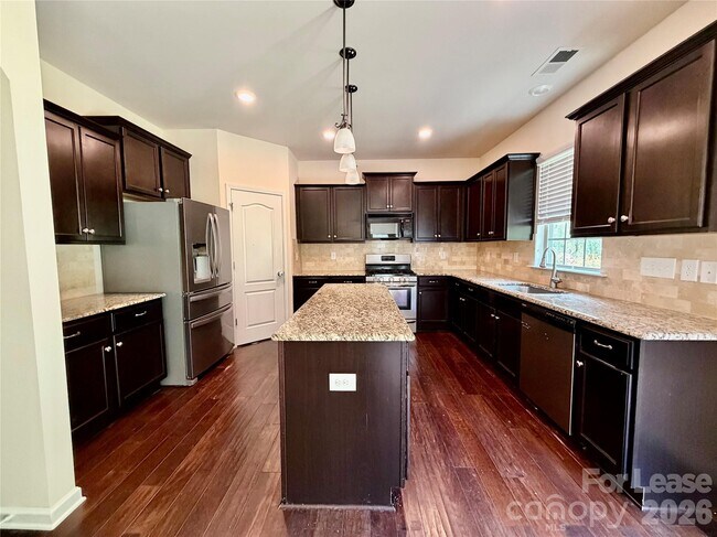 Building Photo - 4019 Oakmere Rd