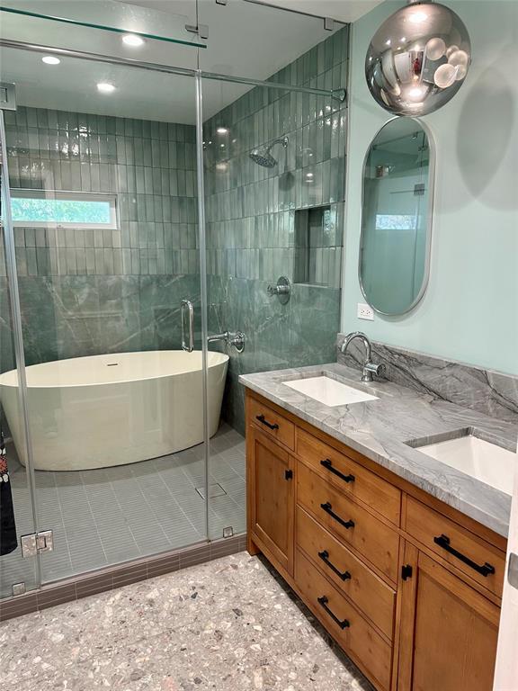 Building Photo - 2507 East Side Dr