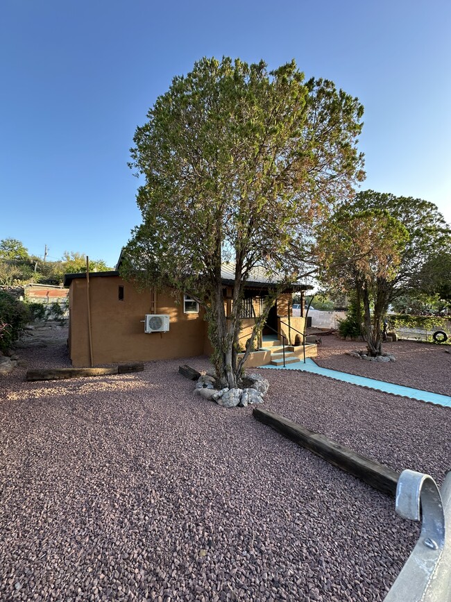 Building Photo - 471 W Heiner Dr